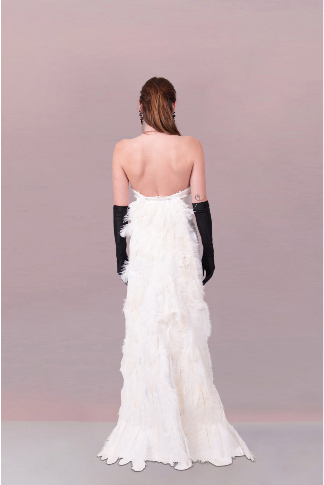 FEATHERED ELEGANCE VEIL
